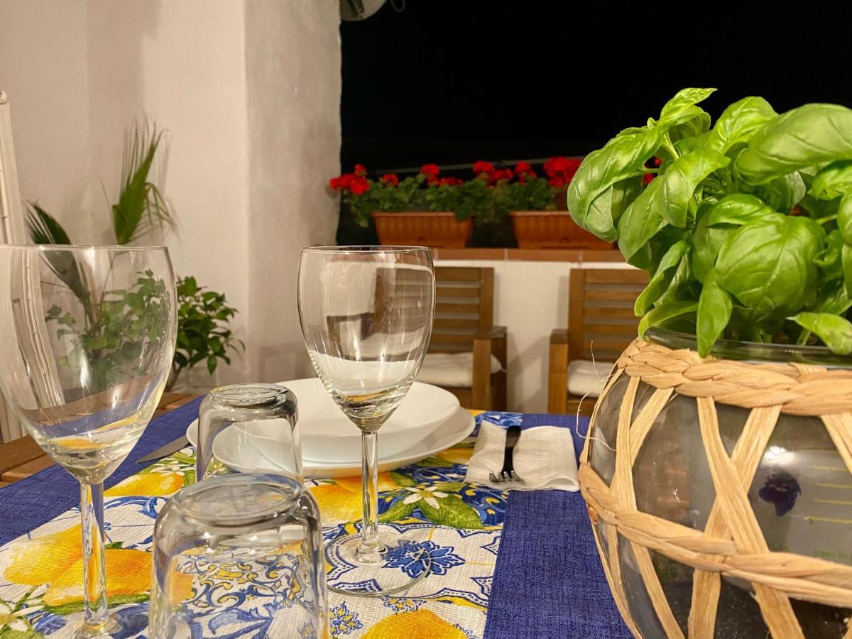 Casa Con Terrazzo In Centro Apartman Nápoly Kültér fotó
